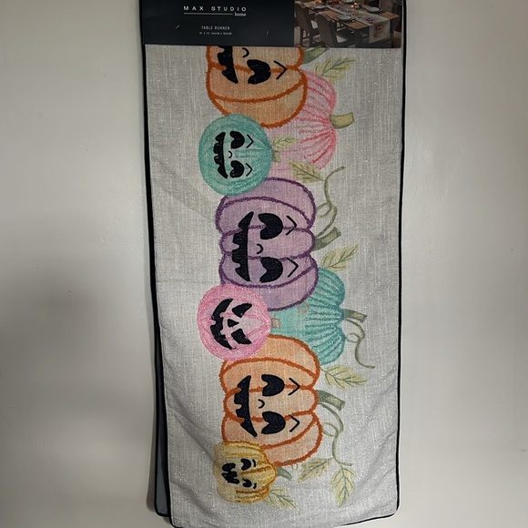 Max Studio Home Halloween Multicolor Embroidered Pumpkin Table Runner NWT - Picture 7 of 8